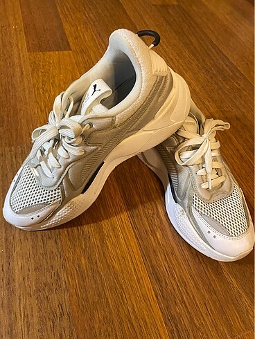 39 Beden beyaz Renk Puma spor ayakkabı. 39 numara