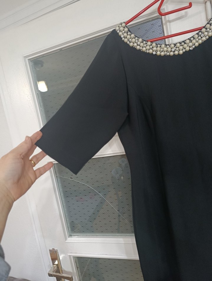 Boncuk İşlemeli Siyah Midi Elbise - Görsel 3