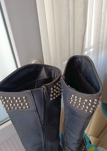 Tokalı Siyah Deri Yüksek Topuklu Gotik Çizme - Görsel 5