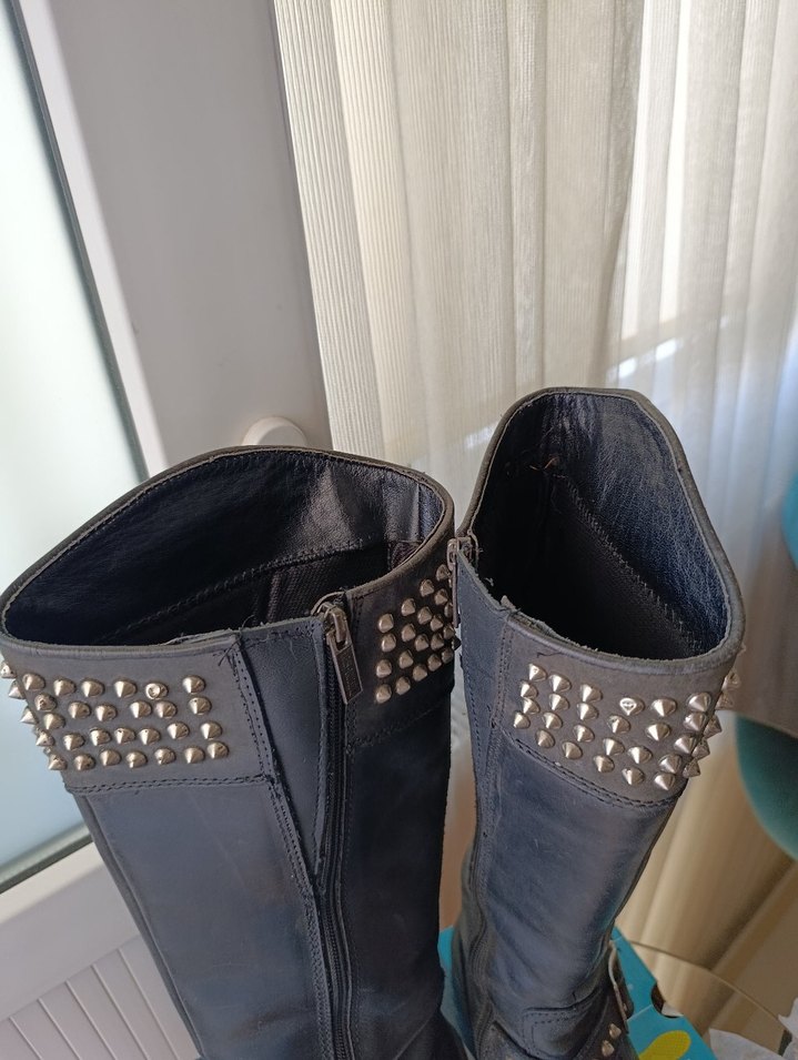 Tokalı Siyah Deri Yüksek Topuklu Gotik Çizme - Görsel 5