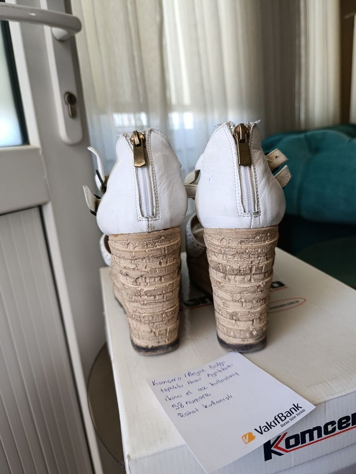 komcero marka beyaz Tokalı Dolgu Topuk Kadın Ayakkabı - Görsel 4