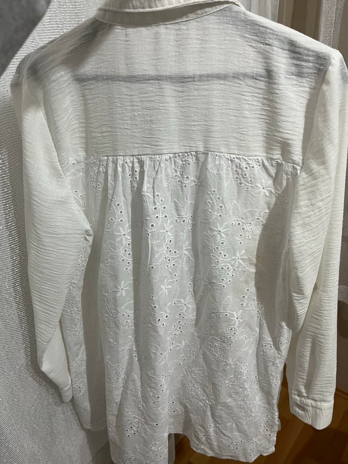 Nakış Detaylı Beyaz Keten Gömlek - Görsel 2