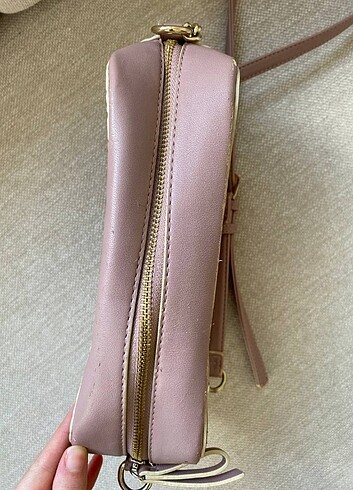 Guess askılı çanta - Görsel 8