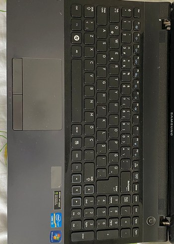 Siyah Samsung Dizüstü Bilgisayar - Görsel 4