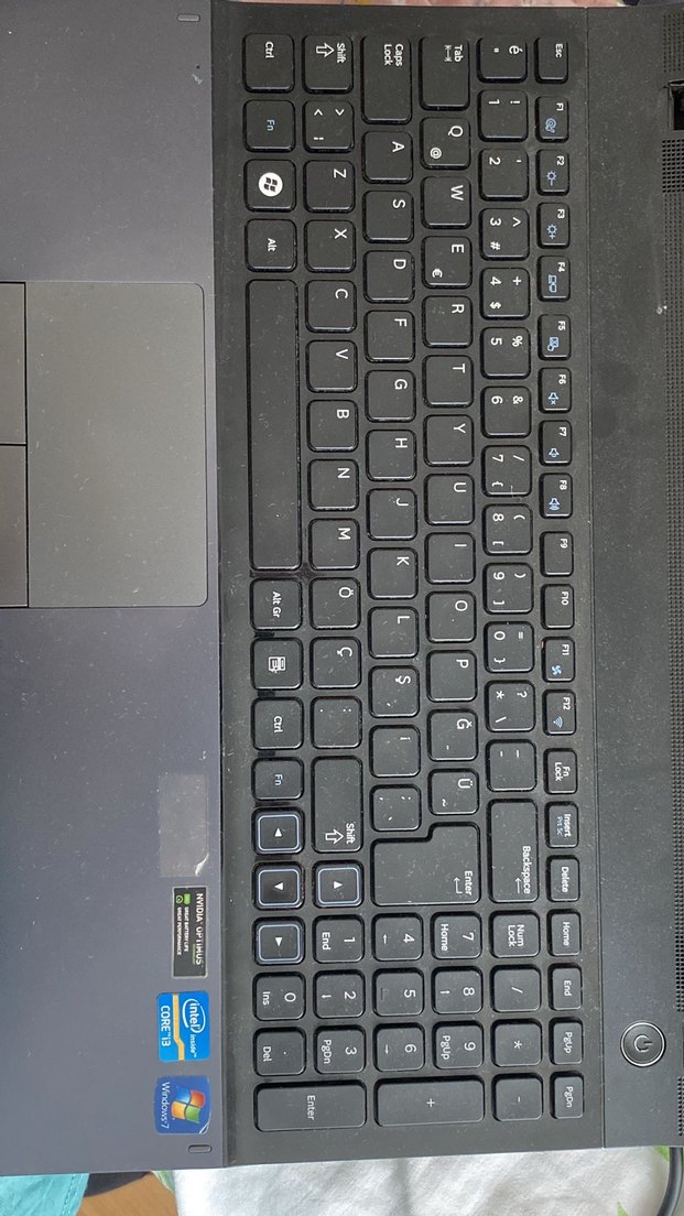 Siyah Samsung Dizüstü Bilgisayar - Görsel 2