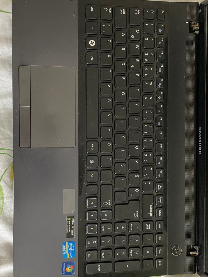 Siyah Samsung Dizüstü Bilgisayar - Görsel 4