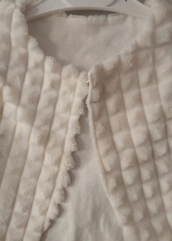 Beyaz Kürk Detaylı Kolsuz Kız Yeleği - Görsel 2