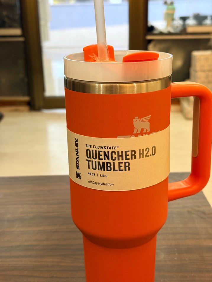 Turuncu Stanley termos - Görsel 4