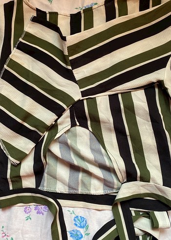 Çizgili V Yaka Bluz - Görsel 5