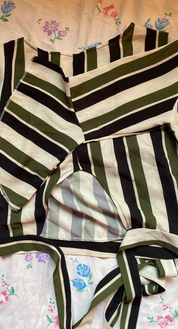 Çizgili V Yaka Bluz - Görsel 5