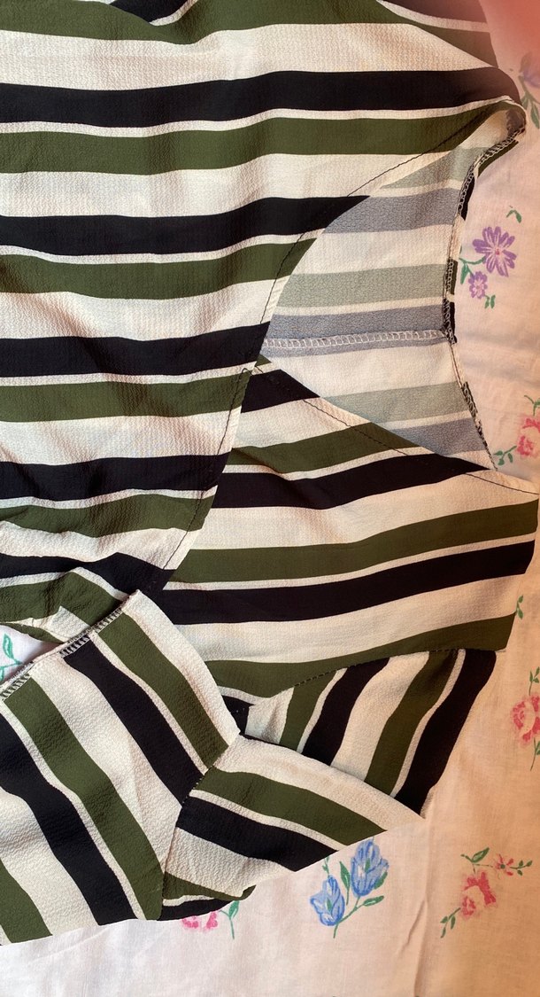 Çizgili V Yaka Bluz - Görsel 4