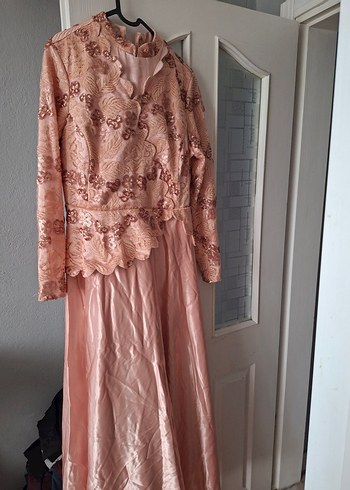 Pembe Dantel İşlemeli V Yaka Uzun Elbise - Görsel 2