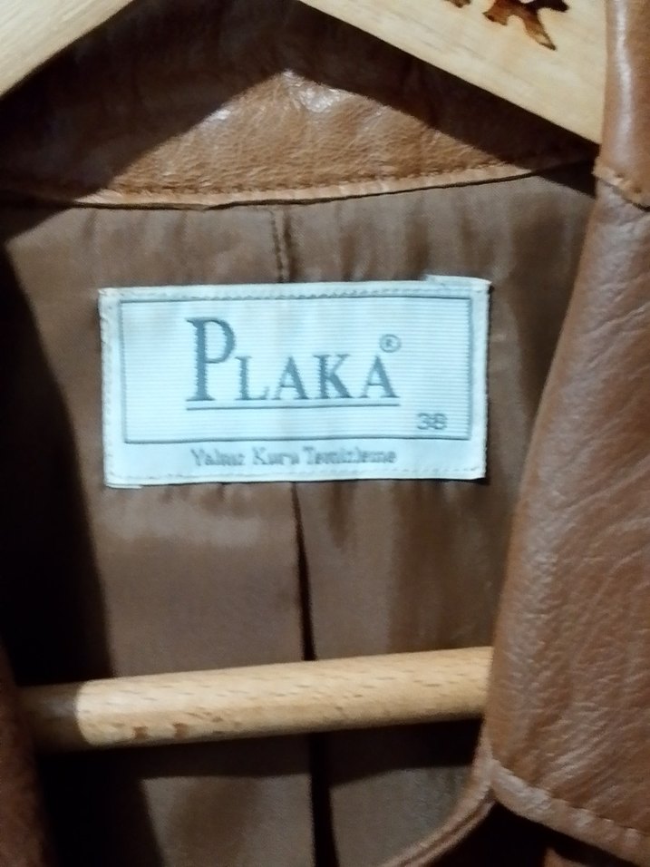 Düğmeli Kısa Kahverengi Deri Kadın Ceket plaka marka - Görsel 3