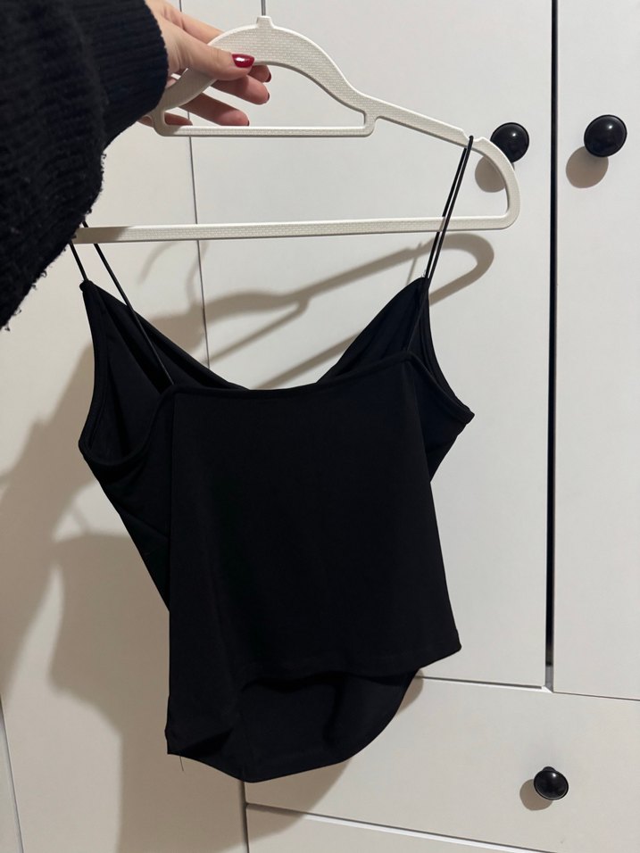 Kadın Siyah Degaje yaka İnce Askılı Atlet - Görsel 2