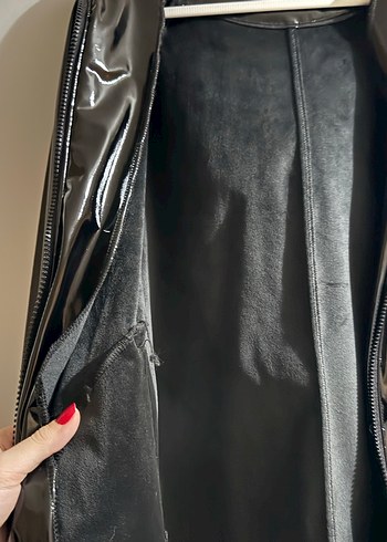 Kadın Siyah Parlak Deri Midi Yağmurluk - Görsel 3