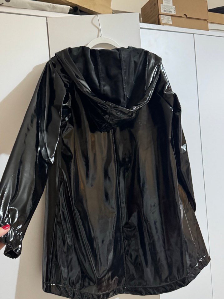Kadın Siyah Parlak Deri Midi Yağmurluk - Görsel 4