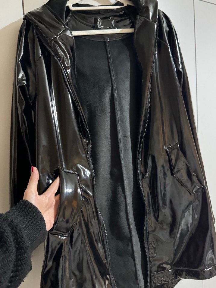 Kadın Siyah Parlak Deri Midi Yağmurluk - Görsel 2