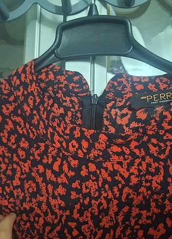 Fred Perry Kirmizi siyah desenli elbise