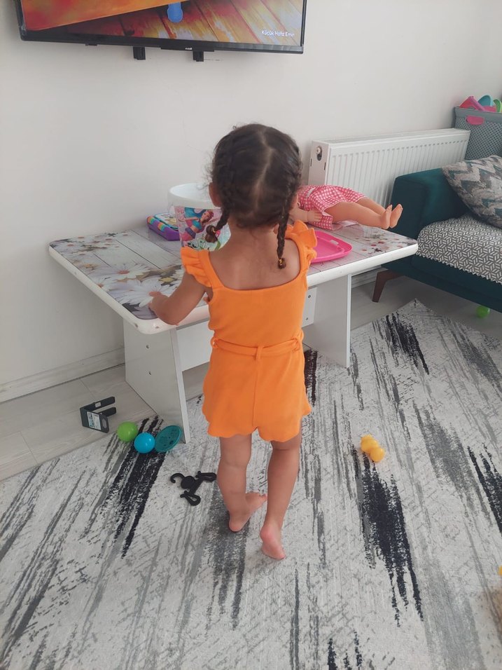 Kız Çocuk Turuncu Keten Düğmeli Tulum - Görsel 4