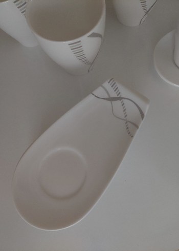 Beyaz ve Gri Desenli Fincan Takımı - Görsel 3