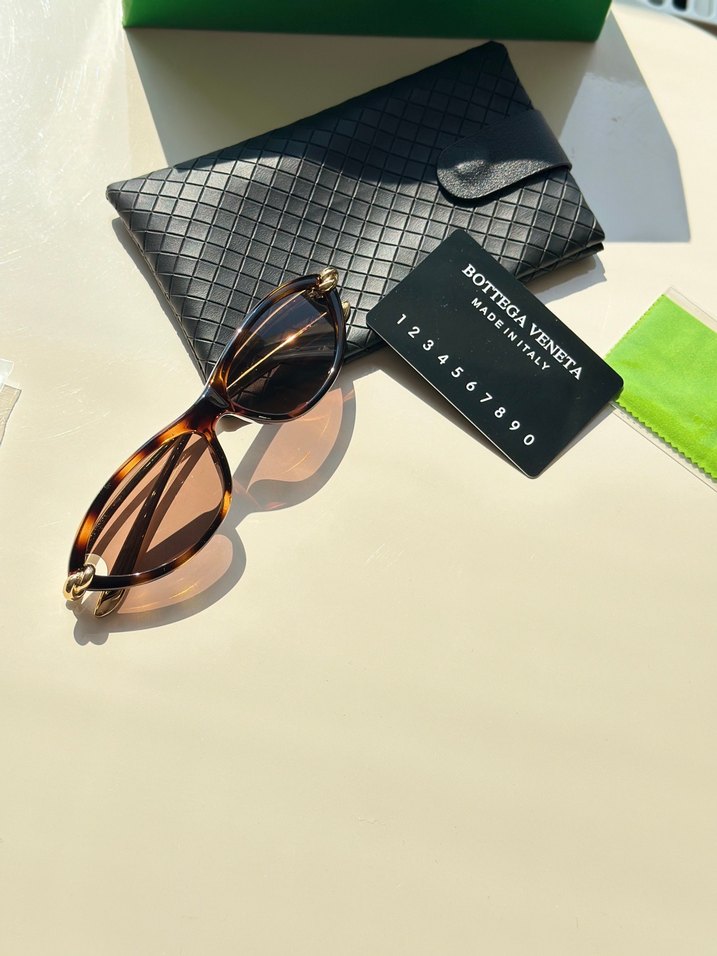 Bottega Veneta Kahverengi Şeffaf Kadın Güneş Gözlüğü - Görsel 2