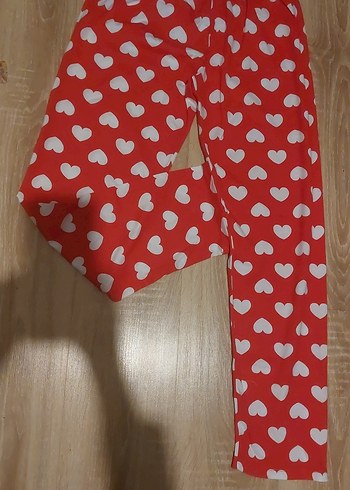 Kırmızı Kalp Desenli V Yaka Bluz - Görsel 2