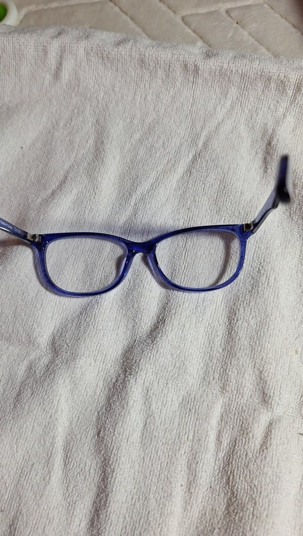 Şeffaf Mavi Minimalist Kadın Gözlüğü - Görsel 3