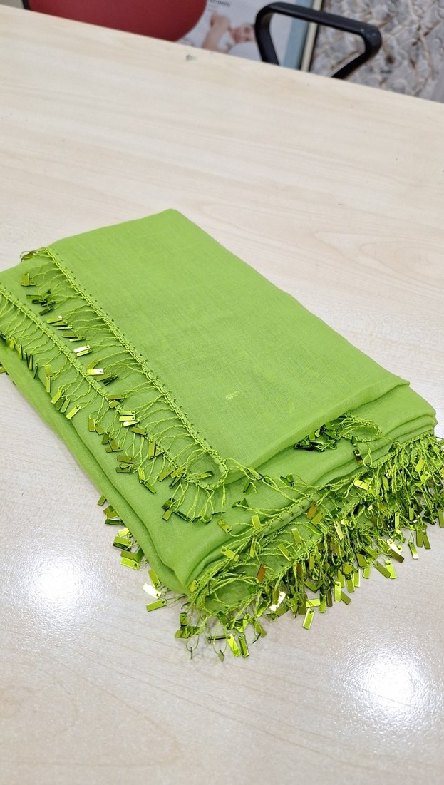 Püsküllü Yeşil Kadın İpek Şal - Görsel 3