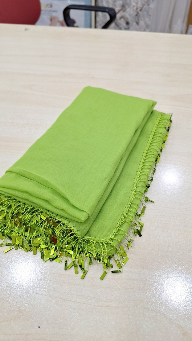 Püsküllü Yeşil Kadın İpek Şal - Görsel 2