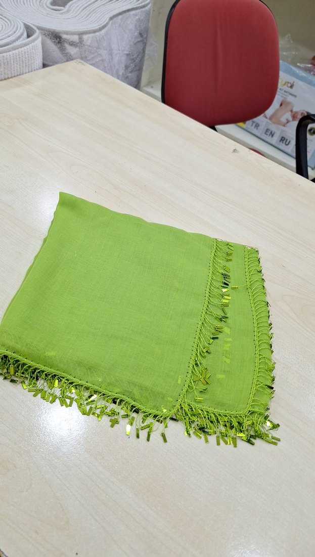 Püsküllü Yeşil Kadın İpek Şal - Görsel 5