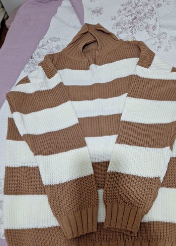 Kahverengi Beyaz Çizgili Boğazlı Kadın Kazak - Görsel 2