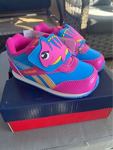 23 Beden Reebok marka orijinal etiketli bebek ayakkabısı