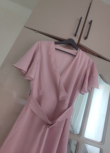 Pembe elbise