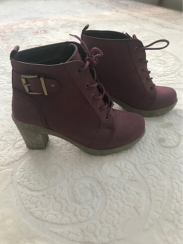 Bot bordo renk