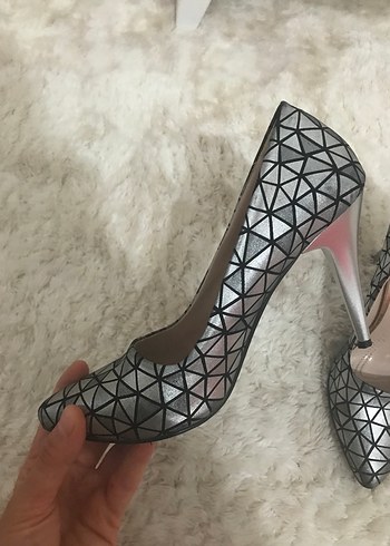 38 Beden Gri Parlak Yılan Desenli Stiletto Topuklu