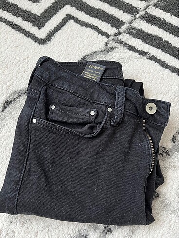 26 Beden Mavi siyah yüksel bel jeans