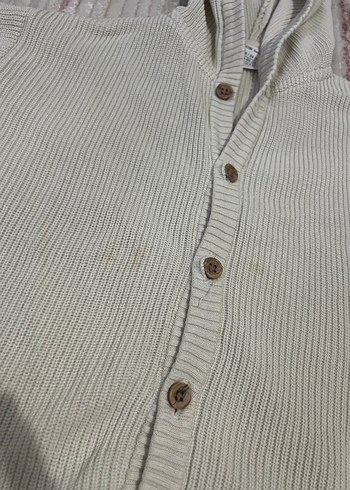 Düğmeli bej V Yakalı çocuk Hırka - Görsel 3