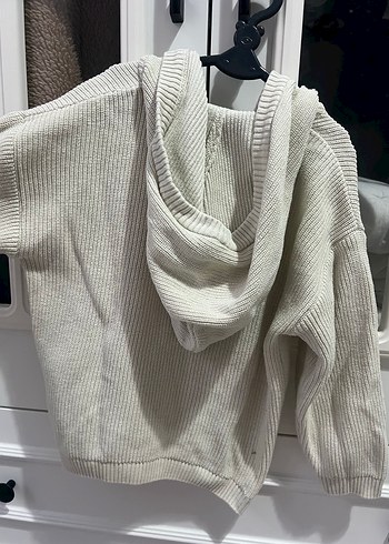 Düğmeli bej V Yakalı çocuk Hırka - Görsel 4