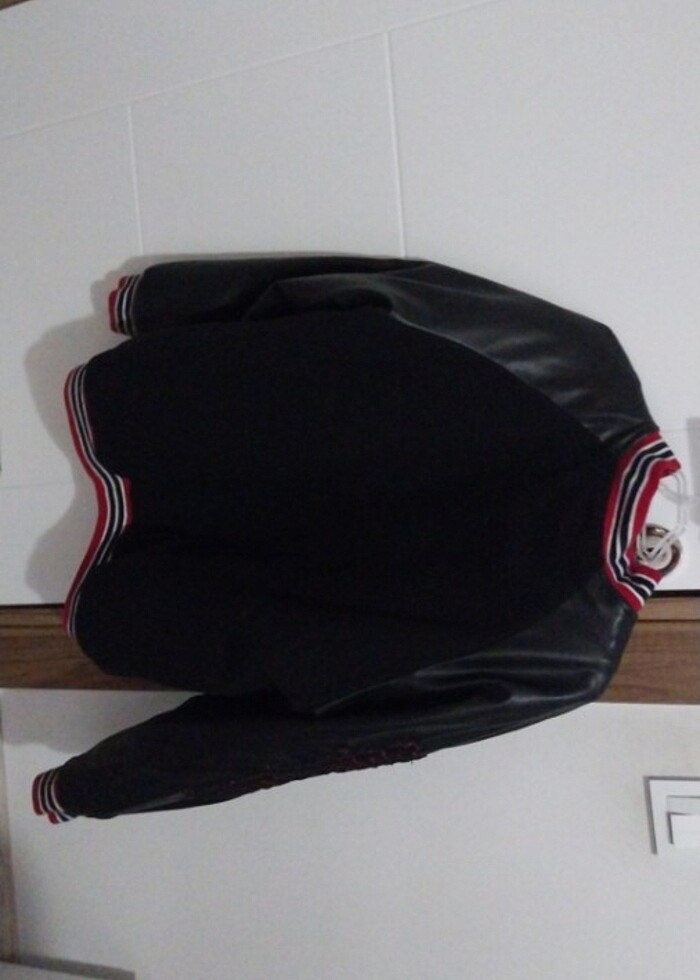 Çok az kullanılmış m kolej ceketi - Görsel 4