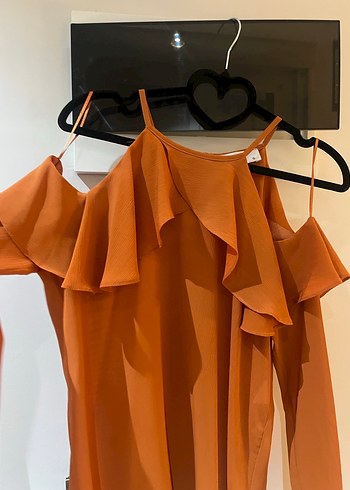 Uzun Kollu Volanlı omuzları açık bluz - Görsel 3