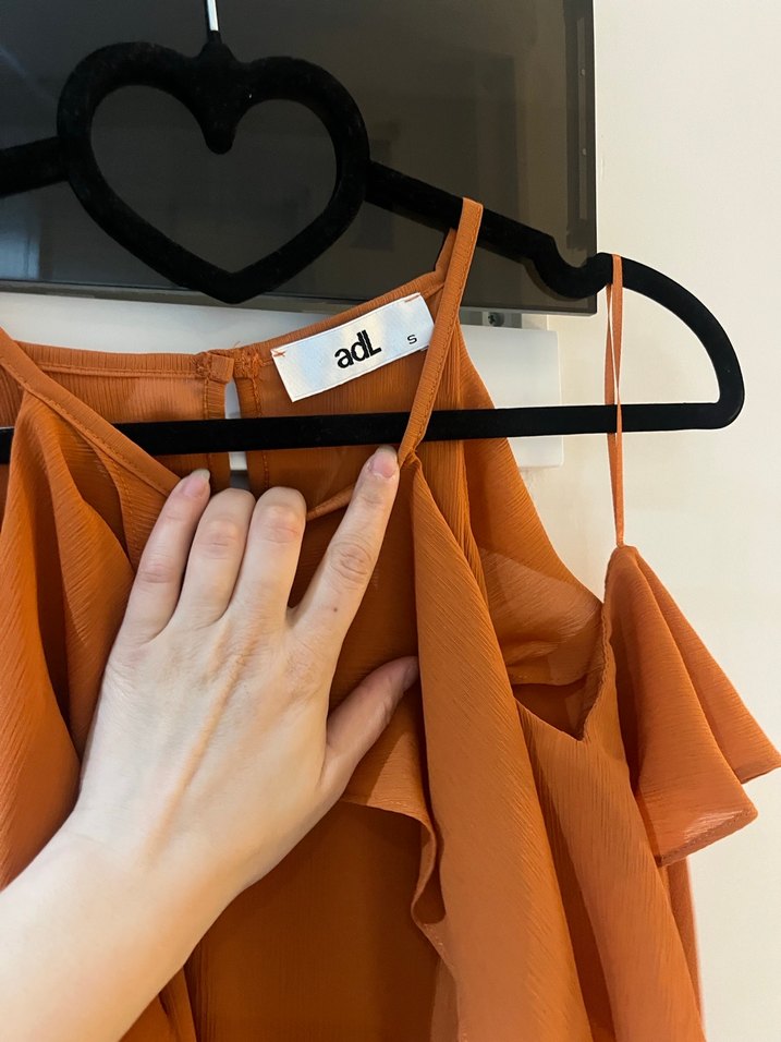 Uzun Kollu Volanlı omuzları açık bluz - Görsel 4