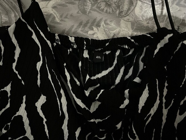 Trendyol & Milla Askılı zebra desen crop