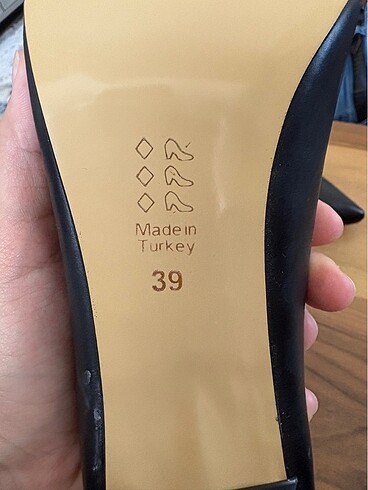 39 Beden siyah Renk Siyah kısa topuk stiletto