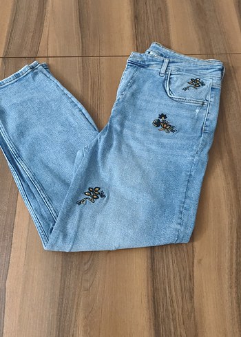 Liu Jo Cicek İslemeli Acik Mavi Denim Jean