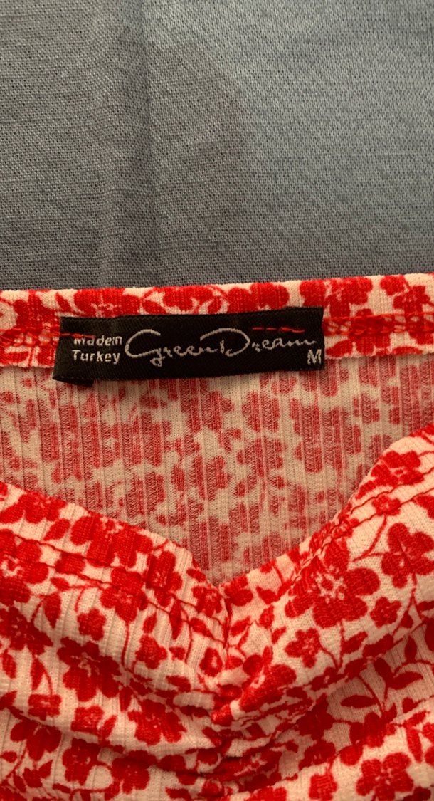 Kısa Kollu, Desenli Kırmızı Bluz - Görsel 3