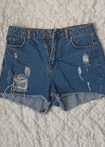 36 -38 Beden yırtık mini short