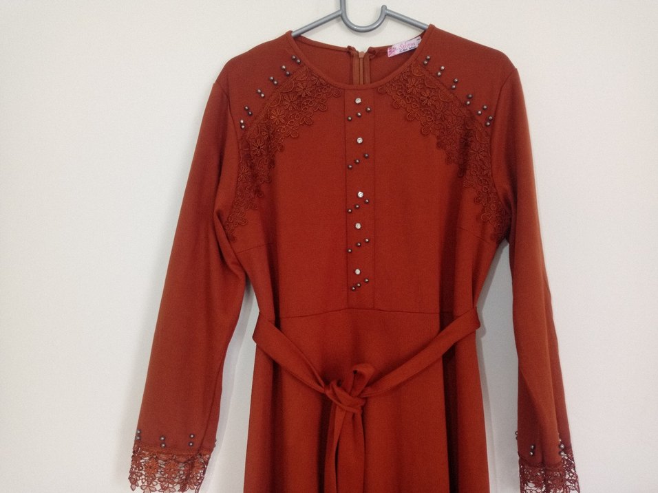 Nakışlı Uzun Kollu Tesettür Elbise - Görsel 3