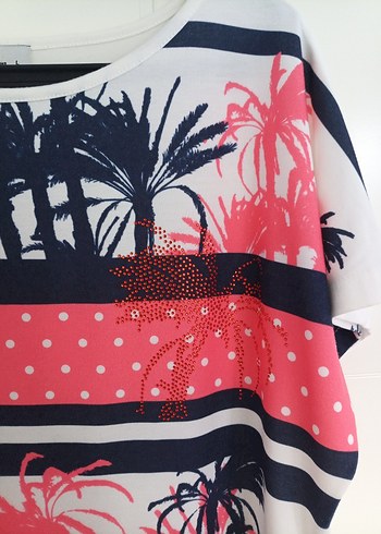 Desenli Kısa Kollu Pembe Bluz - Görsel 2