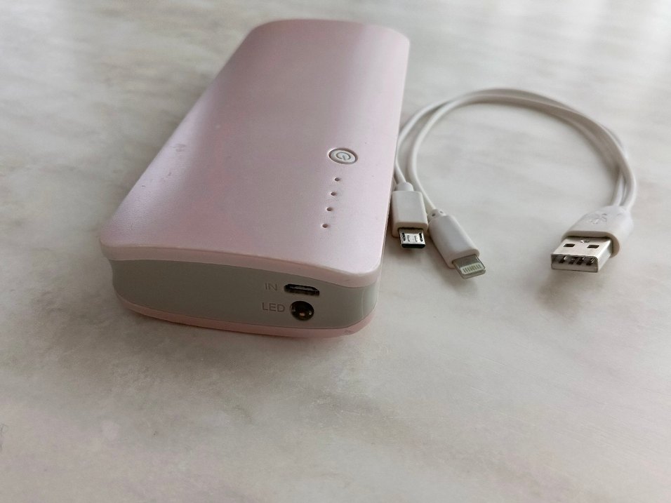 Pembe Taşınabilir Power Bank - Görsel 3