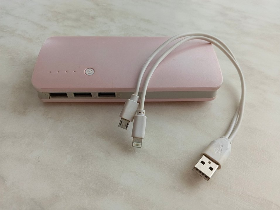 Pembe Taşınabilir Power Bank - Görsel 2